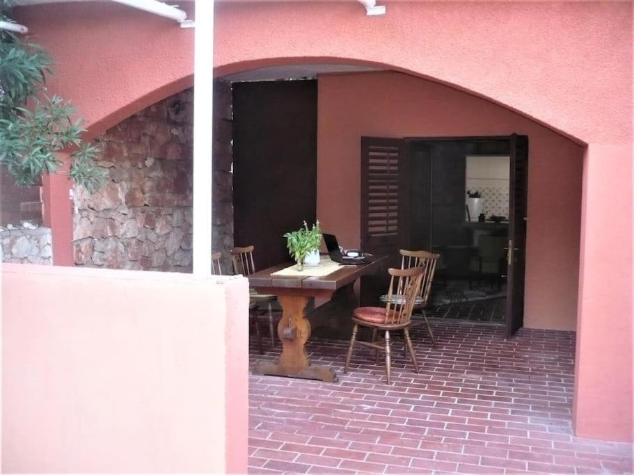 Apartment Maya Stari Grad  Luaran gambar